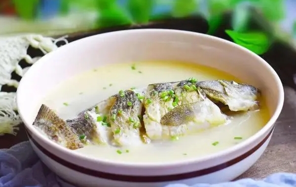 经常食用鲫鱼汤会增强自身免疫力