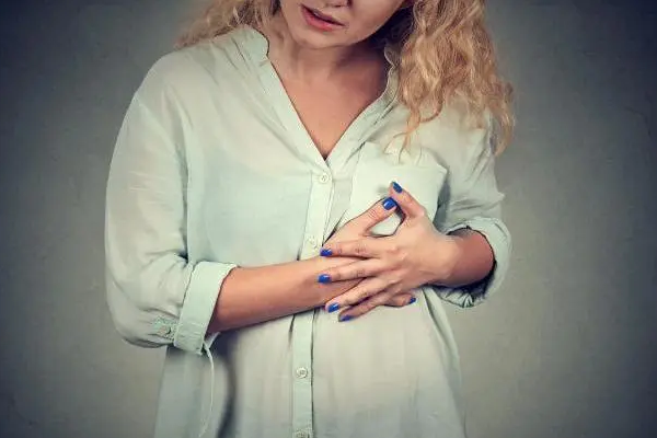 乳腺增生会导致胸胀感加重