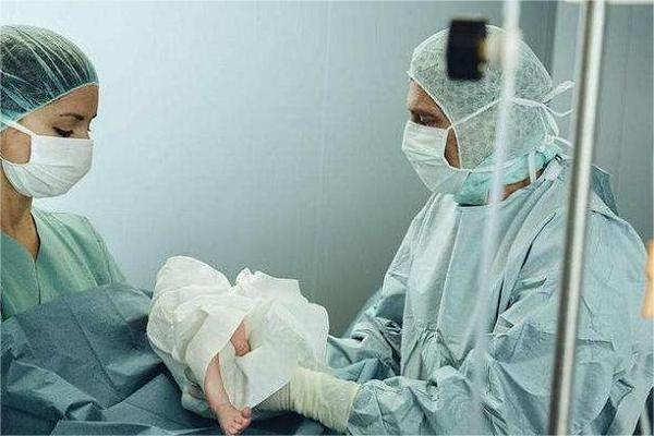 剖腹产是常见的手术