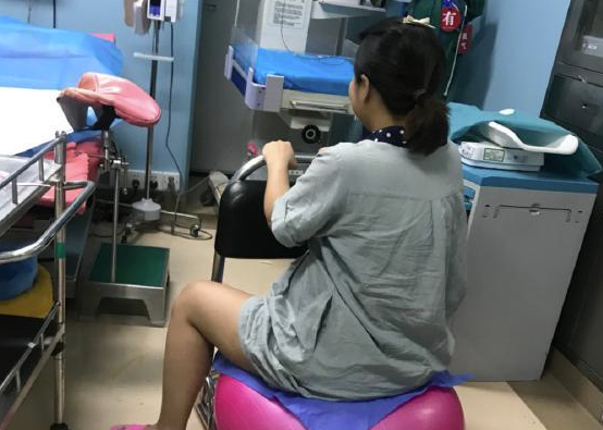 下蹲可促进宫口打开