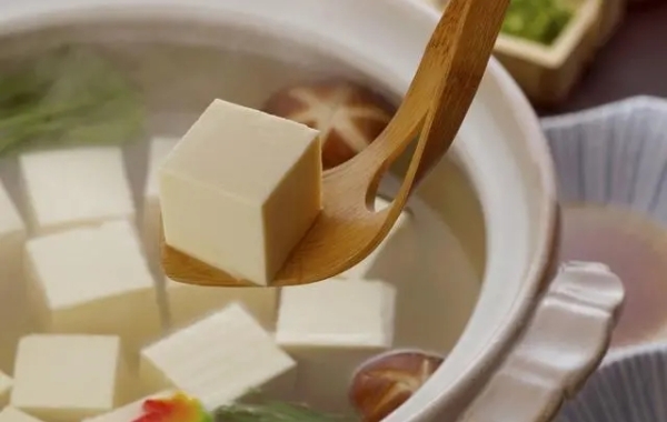 豆腐有利于分泌乳汁还含有很多其他的营养物质